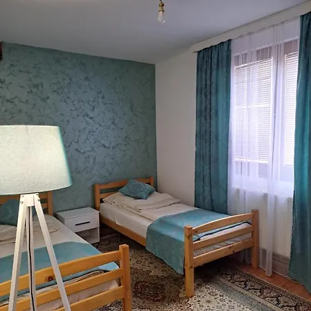 Apartman Lara 2 *