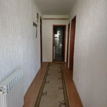 Apartman Lara 2 *